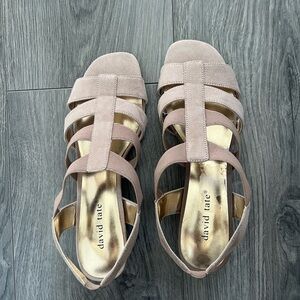 Small heel, perfect for non-heel person